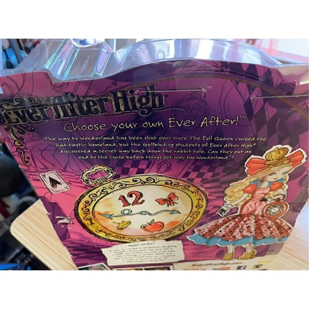 Ever After High Apple White Daughter of Snow White  Way Too Wonderland NIB